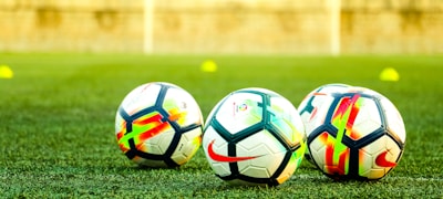 数字沙盘展示全球足球联赛实时积分与排名数据可视化图表